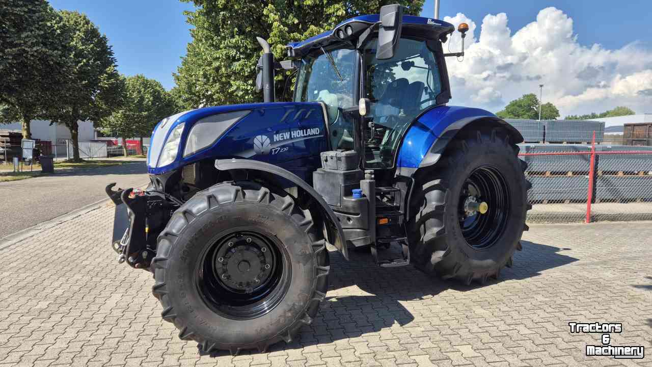 Schlepper / Traktor New Holland T7.230 PC 40-eco, Lucht, Fronthef, geveerde cvooras en cabine BluePower
