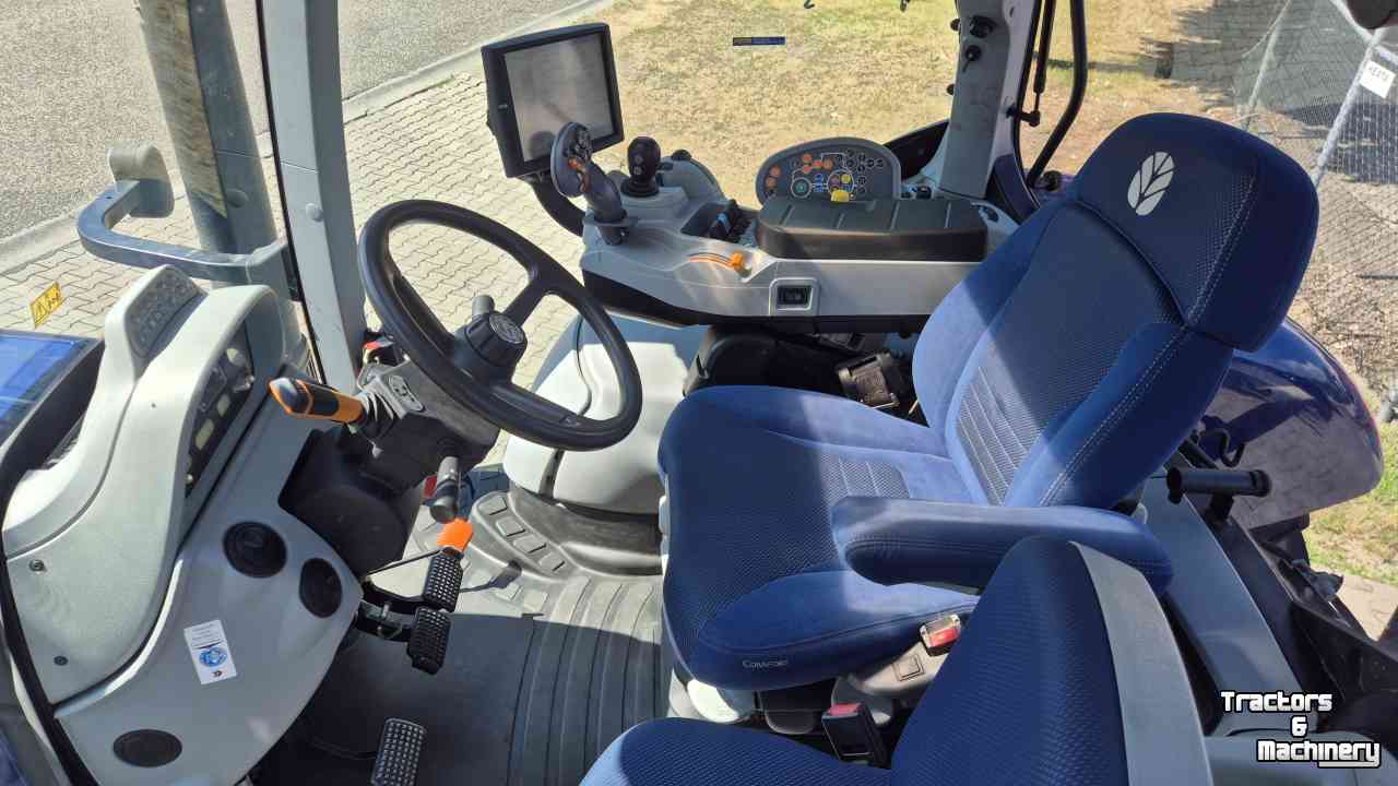Schlepper / Traktor New Holland T7.230 PC 40-eco, Lucht, Fronthef, geveerde cvooras en cabine BluePower