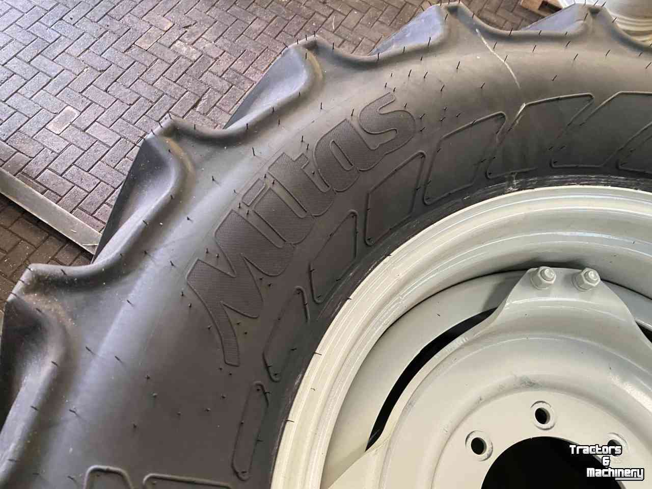 Räder, Reifen, Felgen & Distanzringe Valtra 600/65R38 + 480/65R28 Mitas wielenset Nieuw