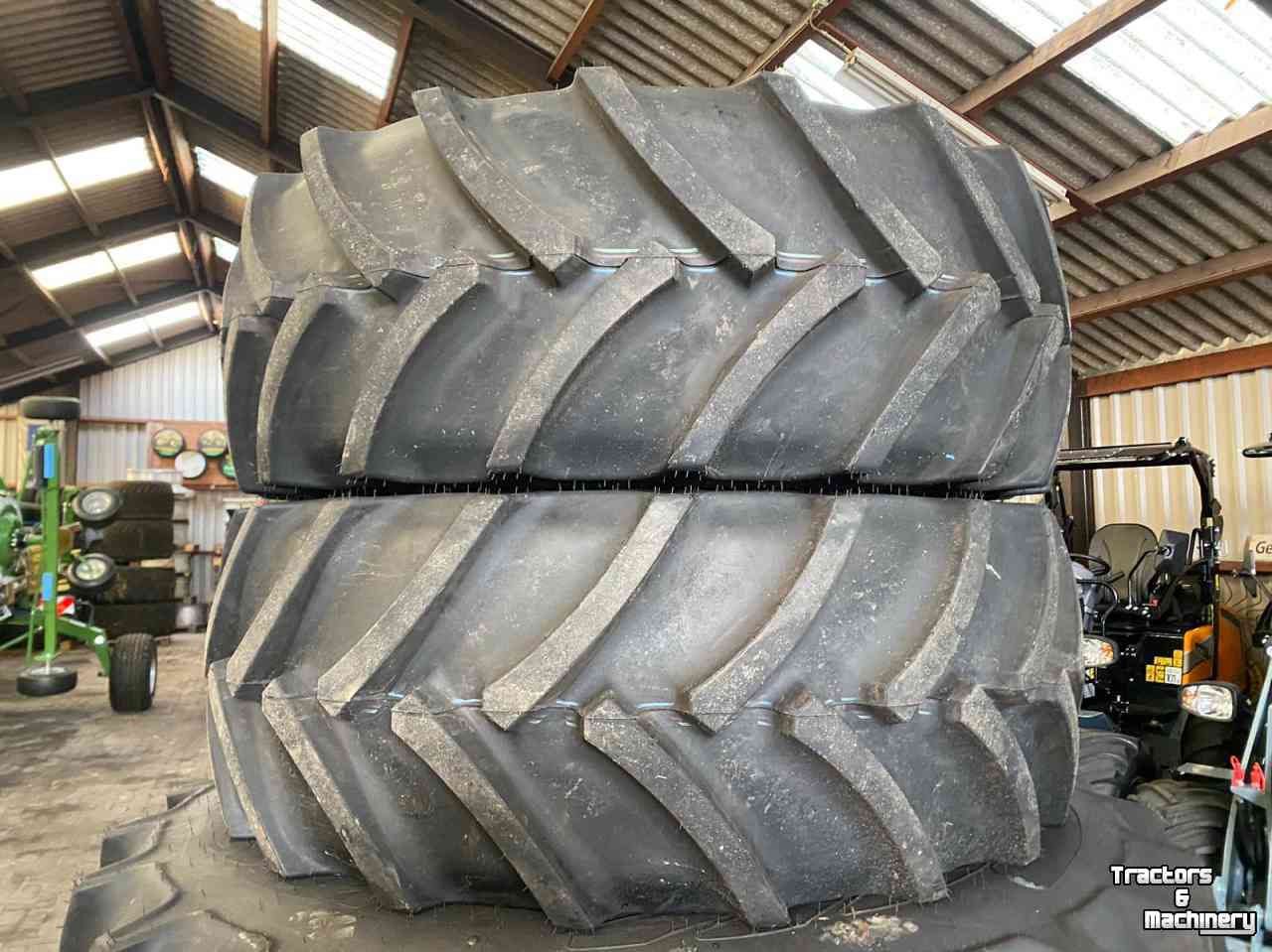 Räder, Reifen, Felgen & Distanzringe Valtra 600/65R38 + 480/65R28 Mitas wielenset Nieuw