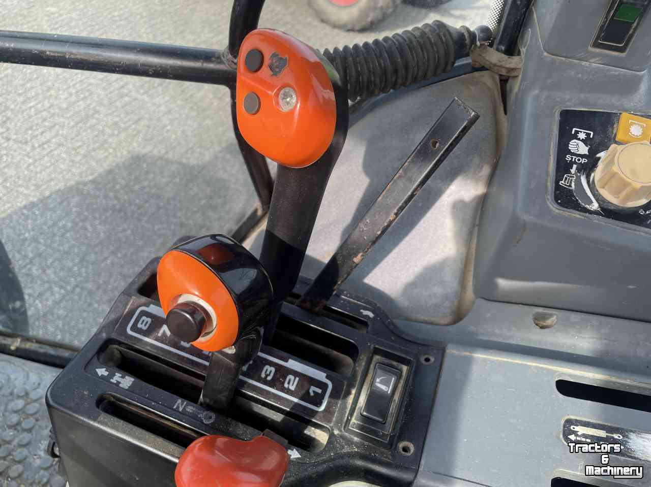Schlepper / Traktor New Holland 6640 SLE 40km kruip 4 cil.turbo