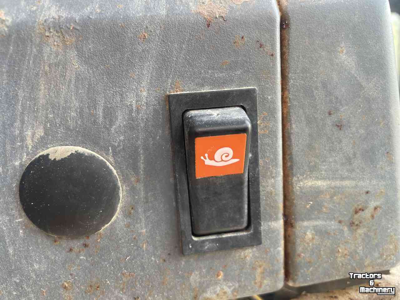 Schlepper / Traktor New Holland 6640 SLE 40km kruip 4 cil.turbo