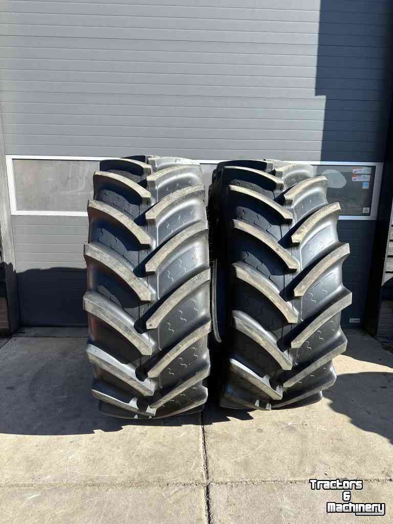 Räder, Reifen, Felgen & Distanzringe BKT 710/70R38 zo goed als nieuwe !