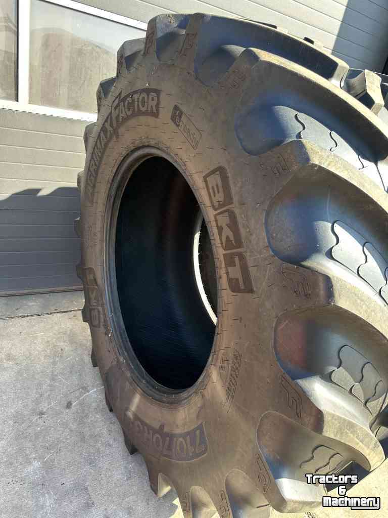 Räder, Reifen, Felgen & Distanzringe BKT 710/70R38 zo goed als nieuwe !