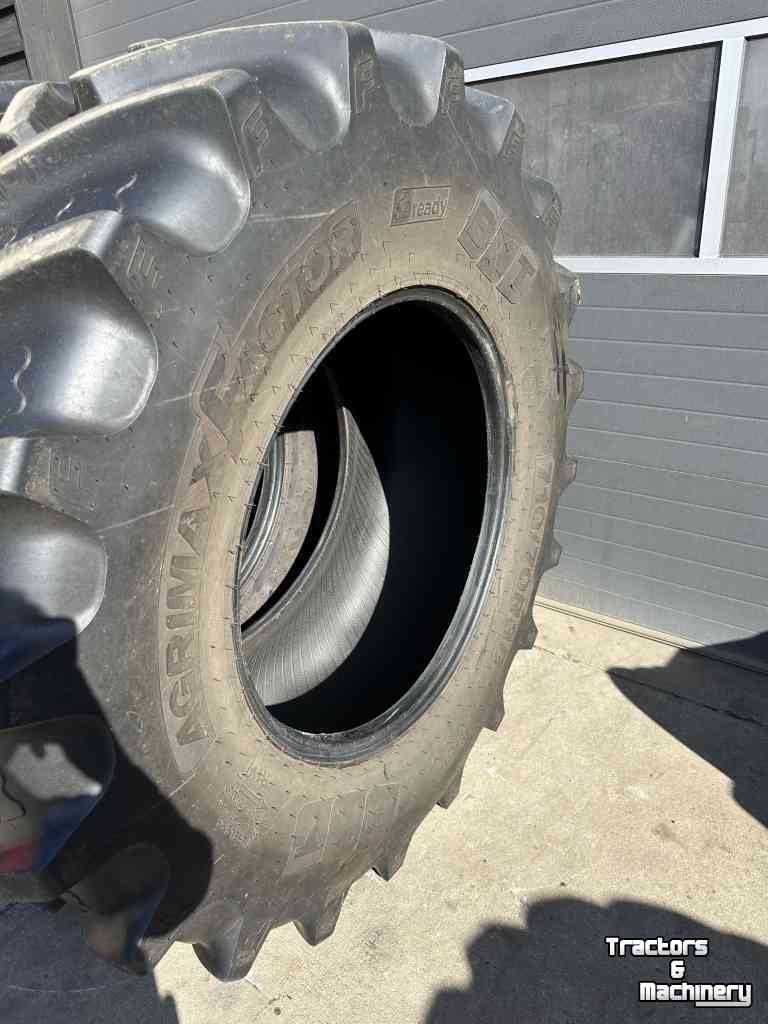 Räder, Reifen, Felgen & Distanzringe BKT 710/70R38 zo goed als nieuwe !
