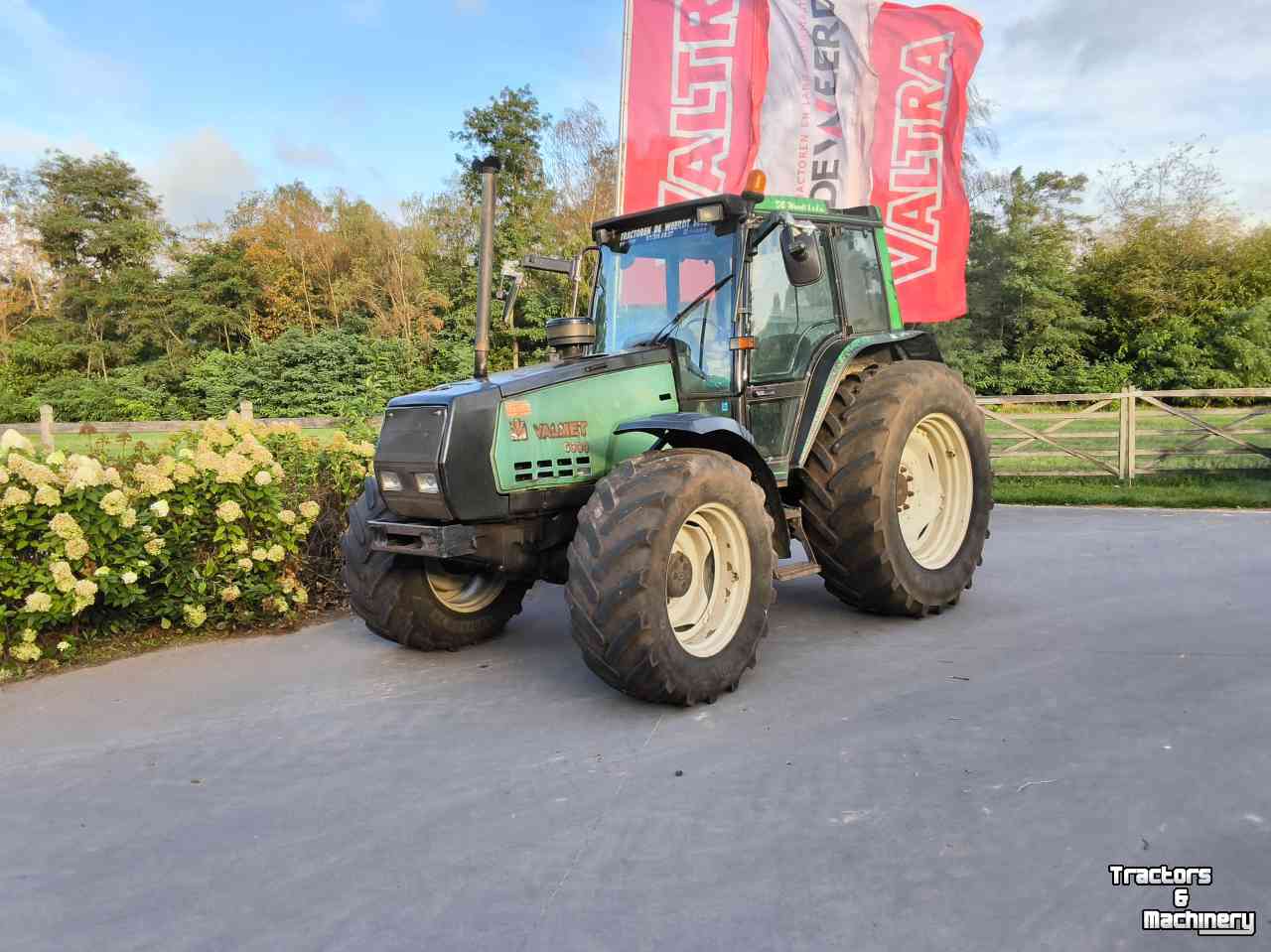 Schlepper / Traktor Valtra 6000