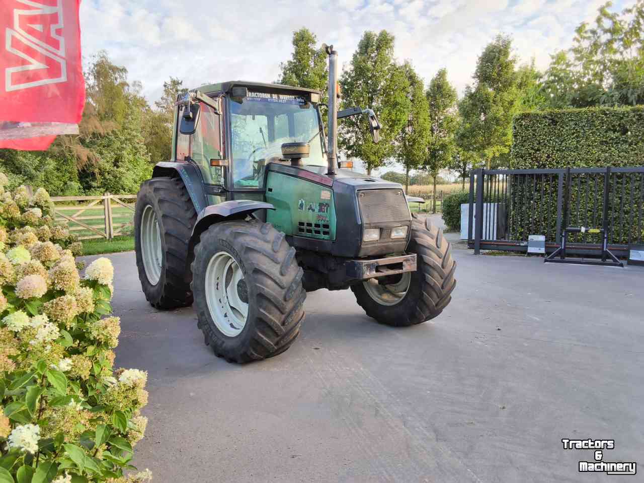 Schlepper / Traktor Valtra 6000
