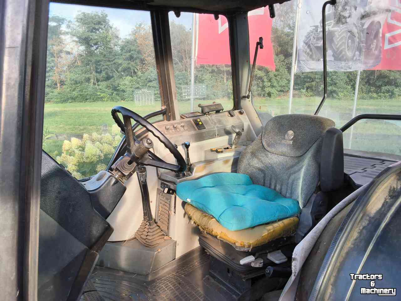 Schlepper / Traktor Valtra 6000