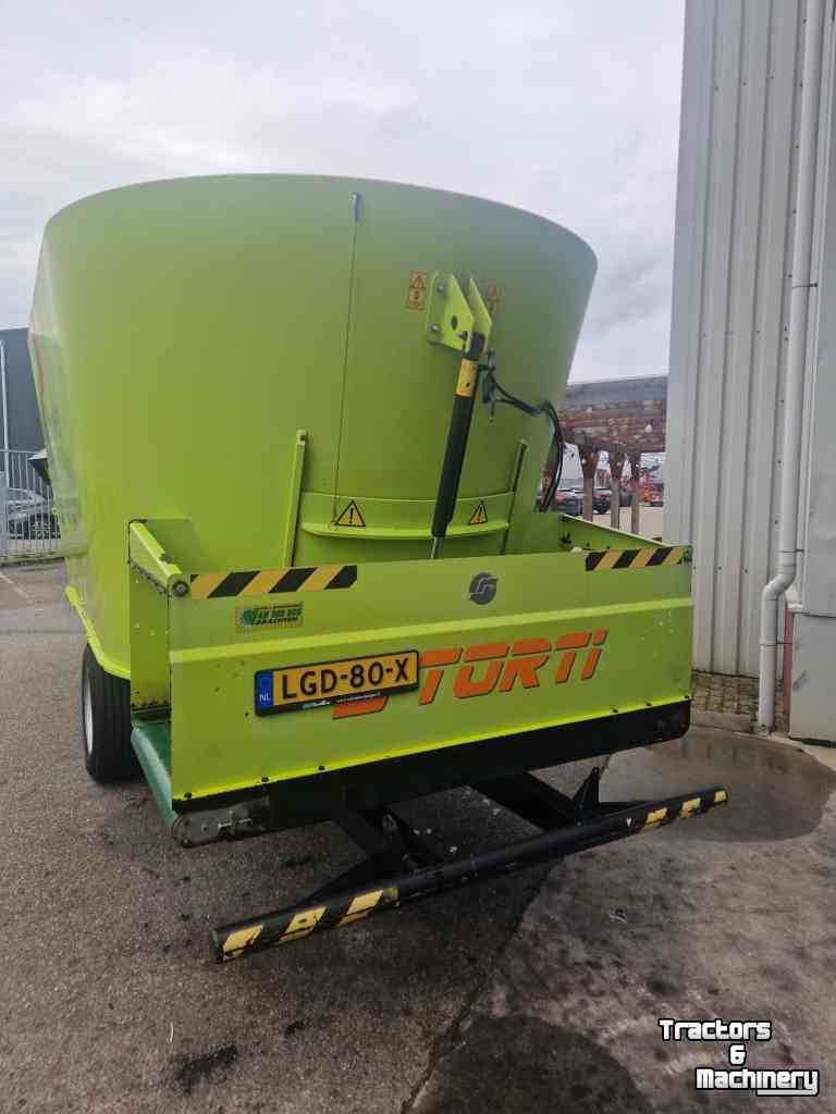 Futtermischwagen Storti T2-160 afvoerband achter