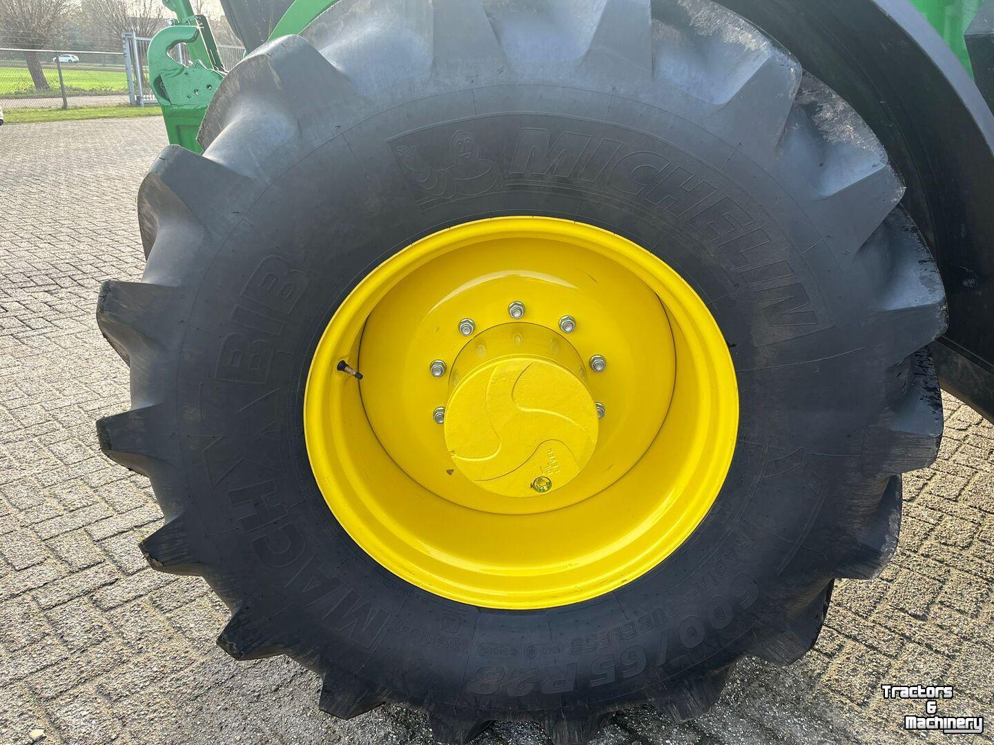 Schlepper / Traktor John Deere 6M 185