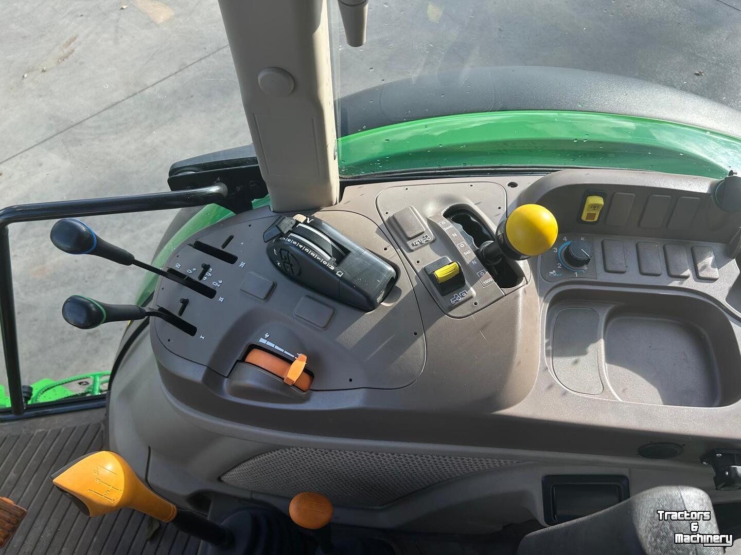Schlepper / Traktor John Deere 5075M