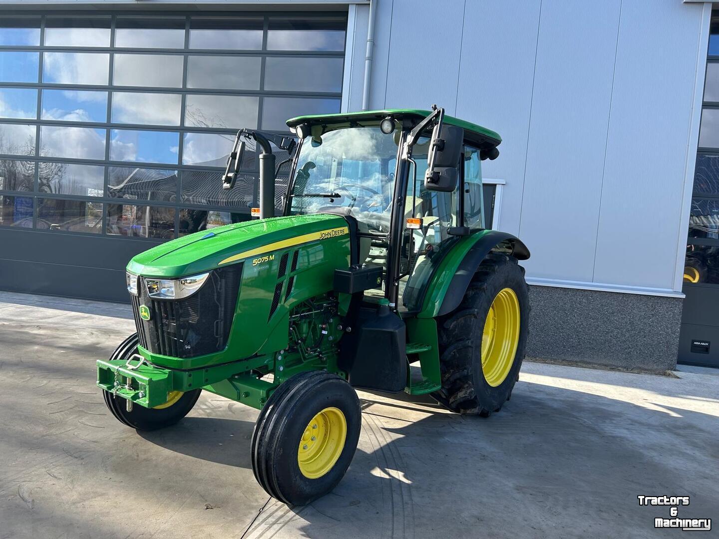 Schlepper / Traktor John Deere 5075M