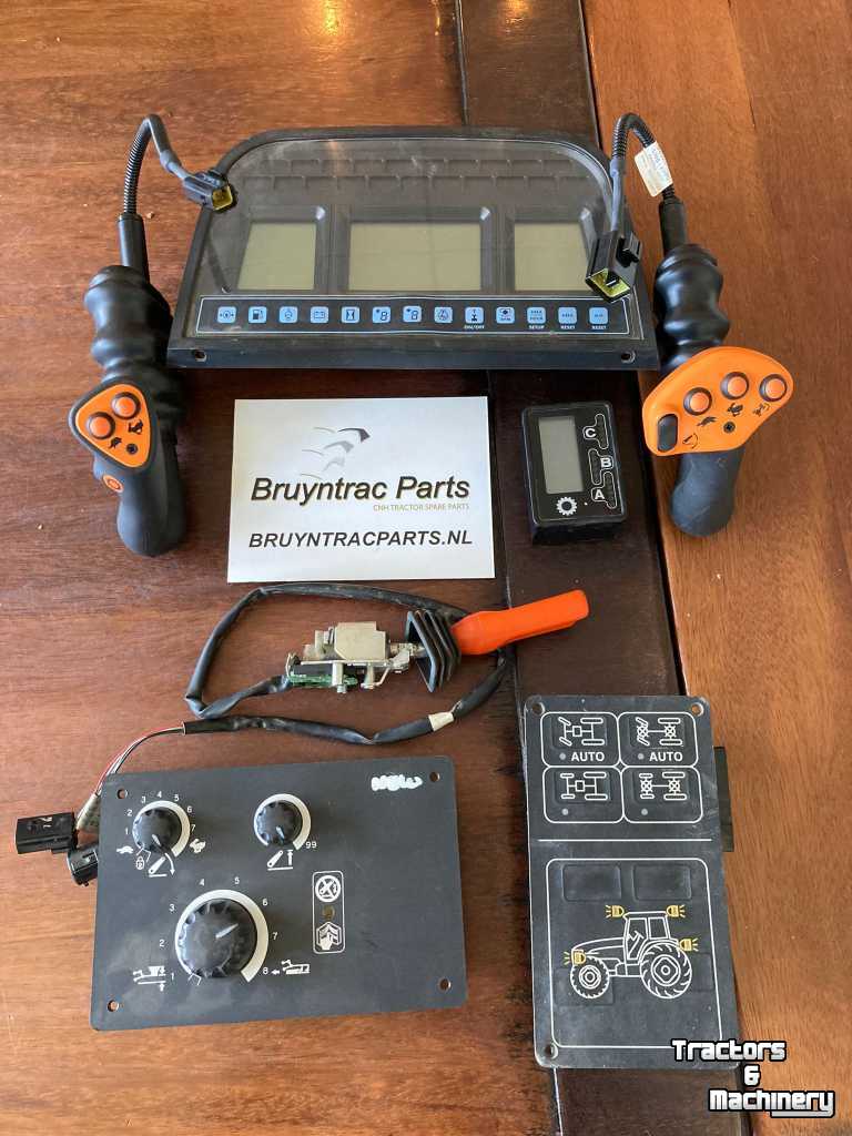 Diverse Gebrauchte Teile New Holland Elektronica TM, M en 60 serie