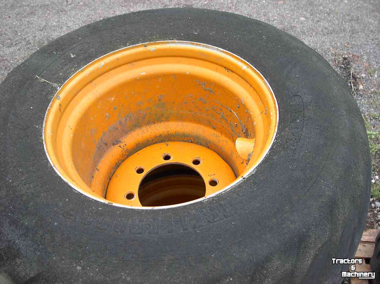 Räder, Reifen, Felgen & Distanzringe  700/40 x 22.5