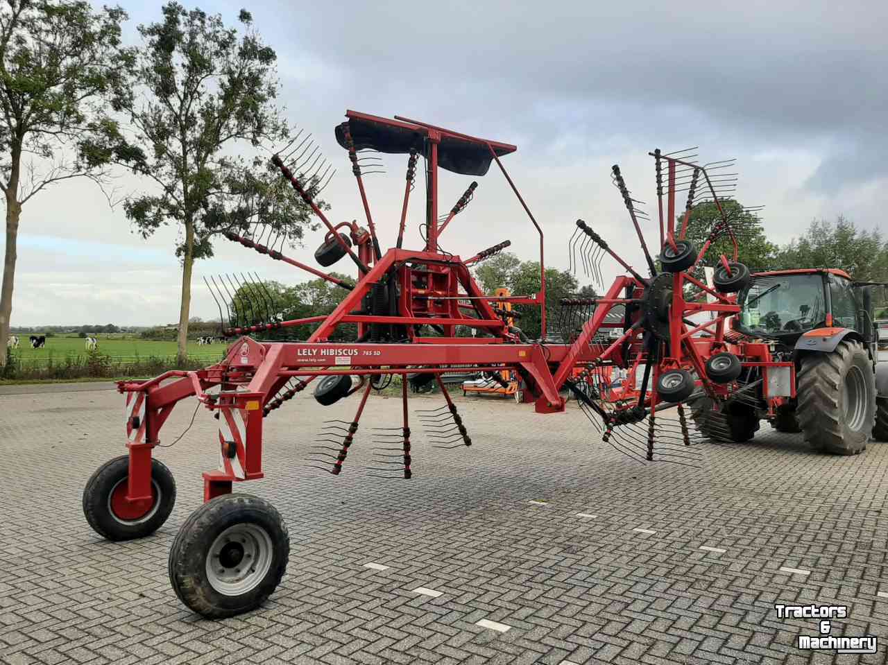 Schwader Lely Hibiscus 765 SD zij afleg hark