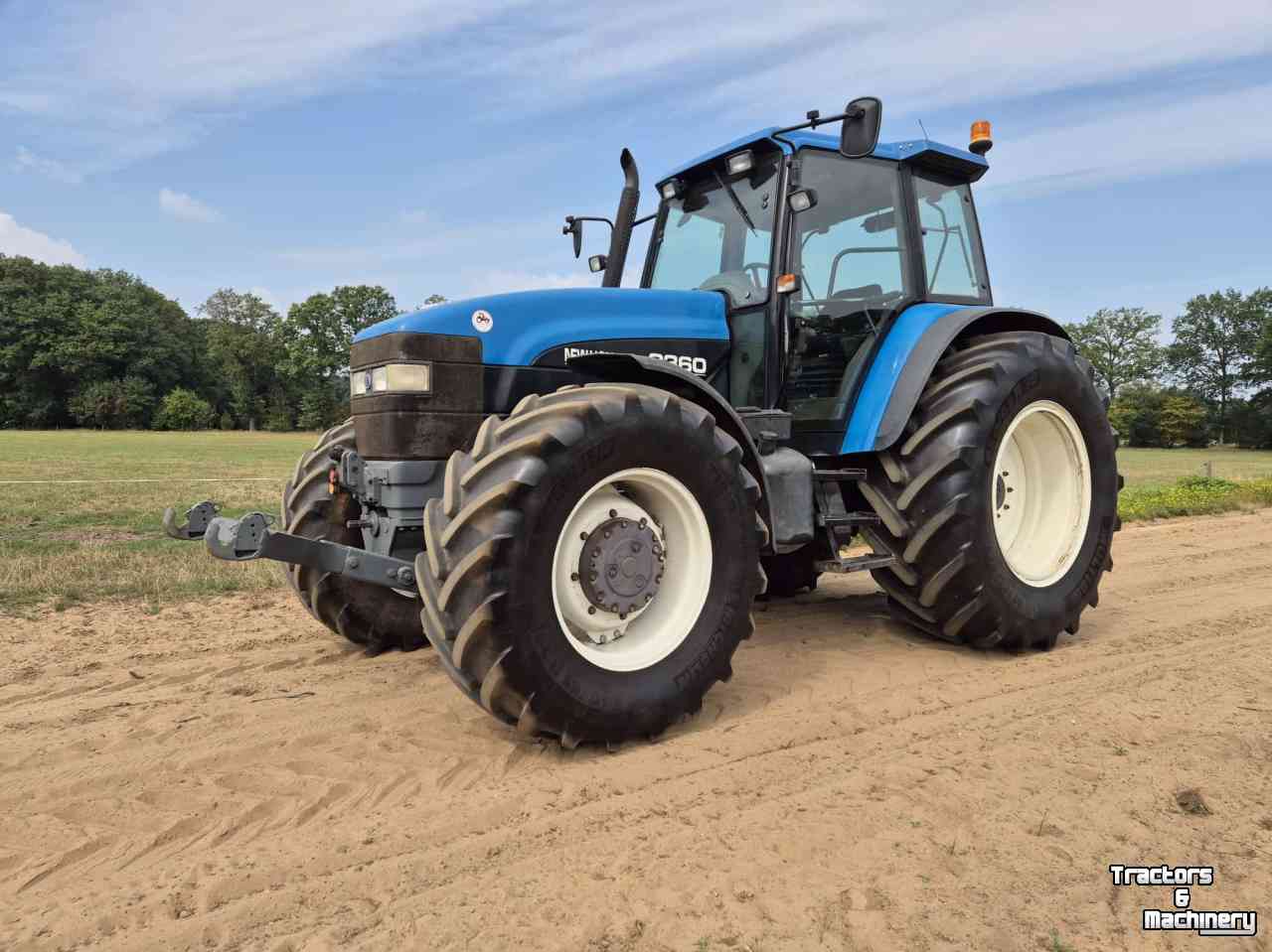 Schlepper / Traktor New Holland 8360