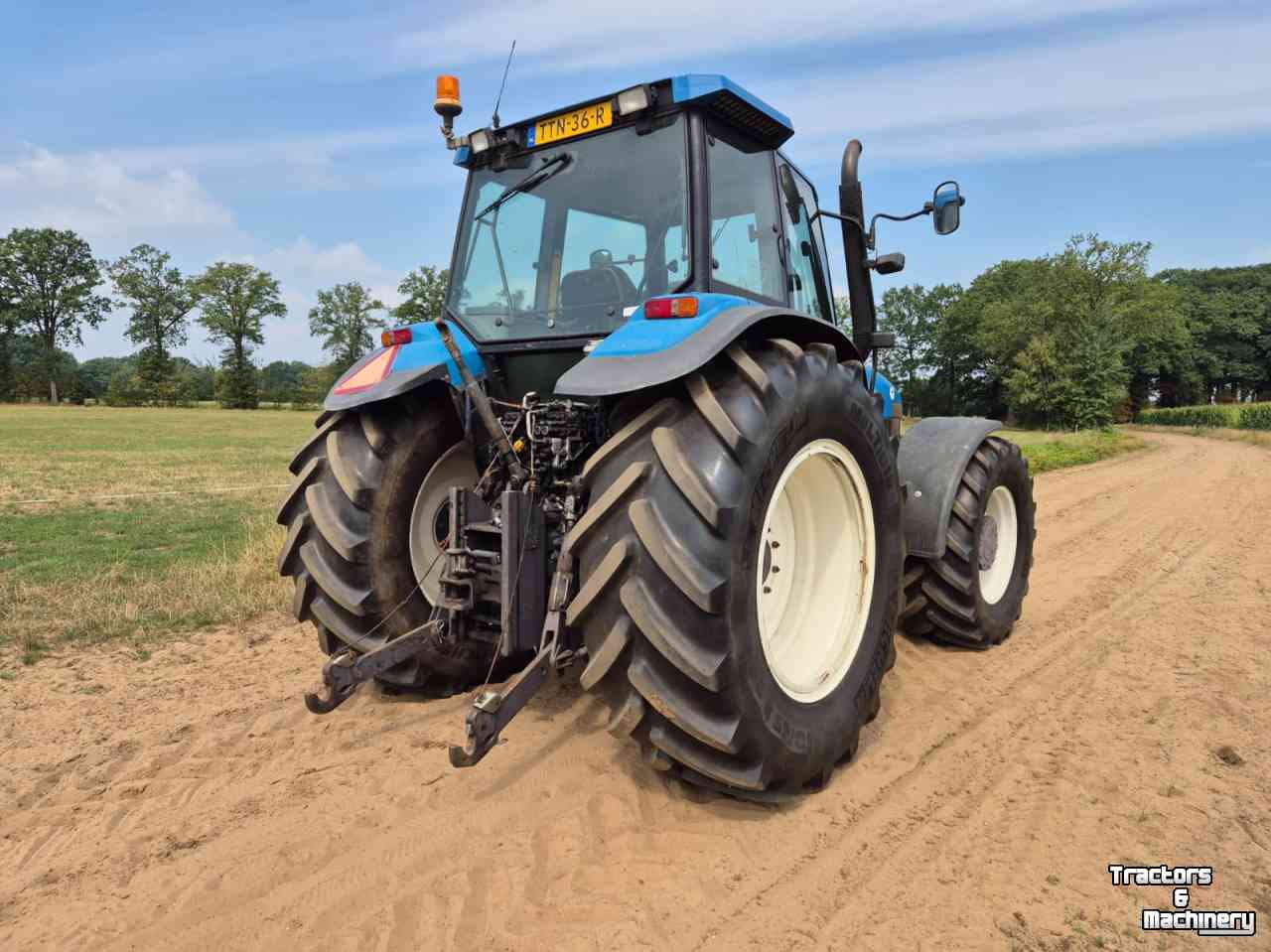 Schlepper / Traktor New Holland 8360