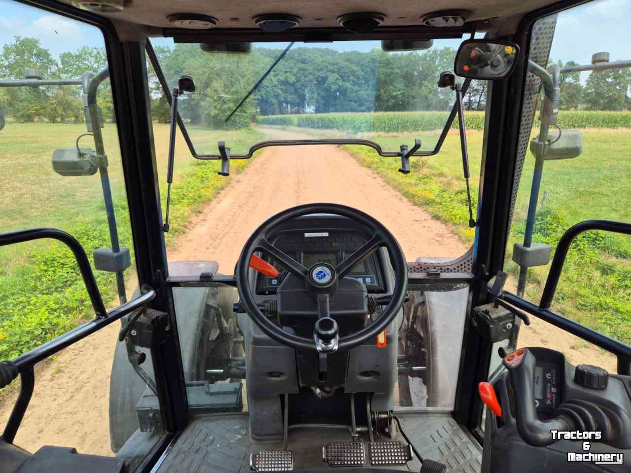 Schlepper / Traktor New Holland 8360