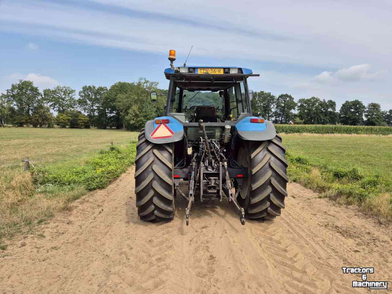 Schlepper / Traktor New Holland 8360