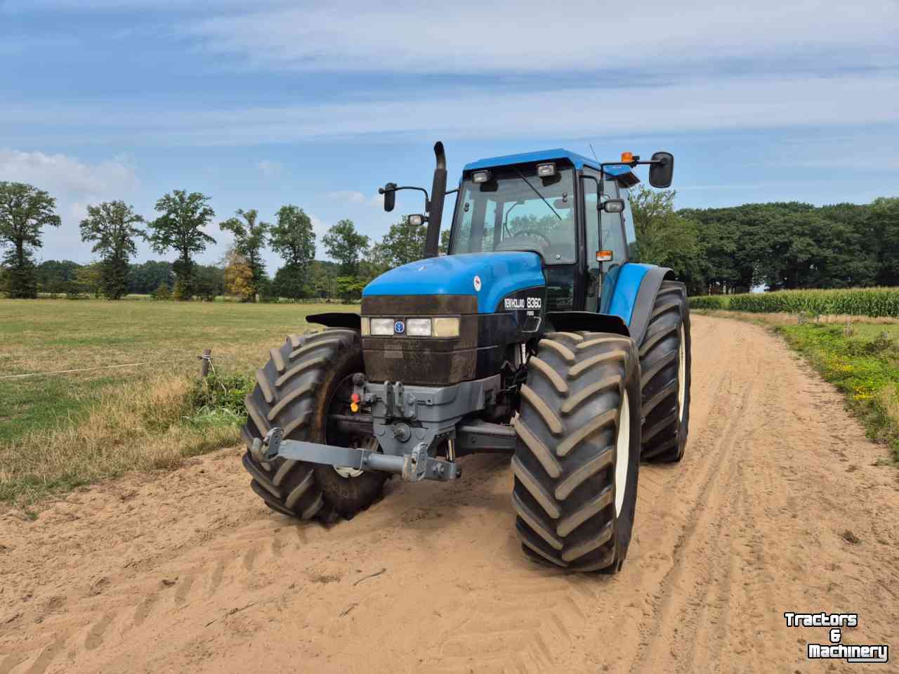 Schlepper / Traktor New Holland 8360