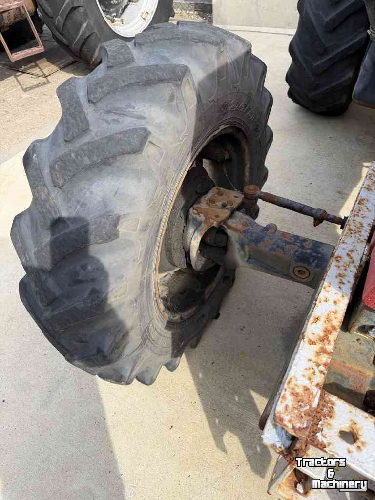 Räder, Reifen, Felgen & Distanzringe Case-IH set banden 12.4-24 op velg