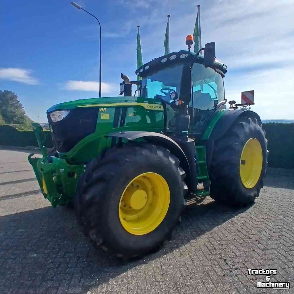 Schlepper / Traktor John Deere 6R250