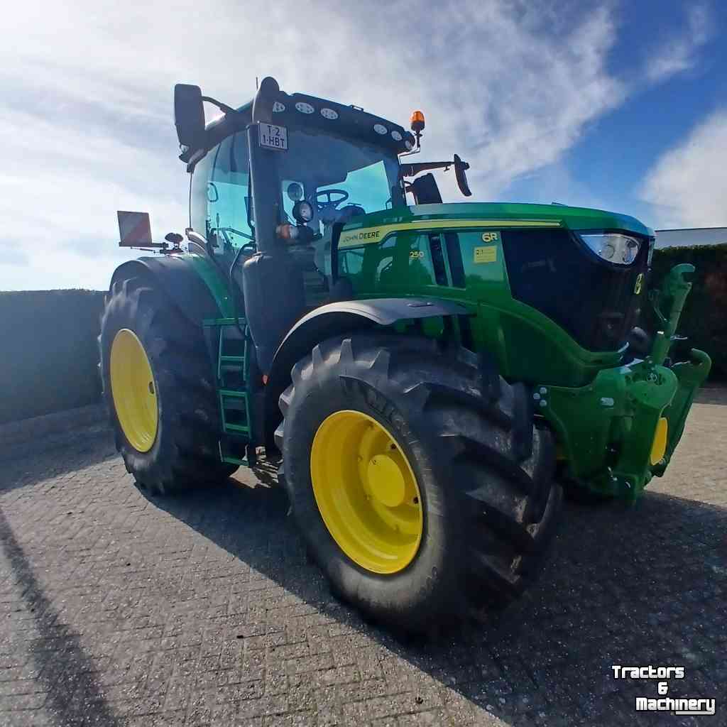 Schlepper / Traktor John Deere 6R250