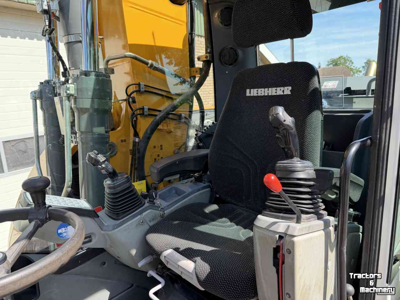Mobilbagger Liebherr A914 met Draaikantelstuk