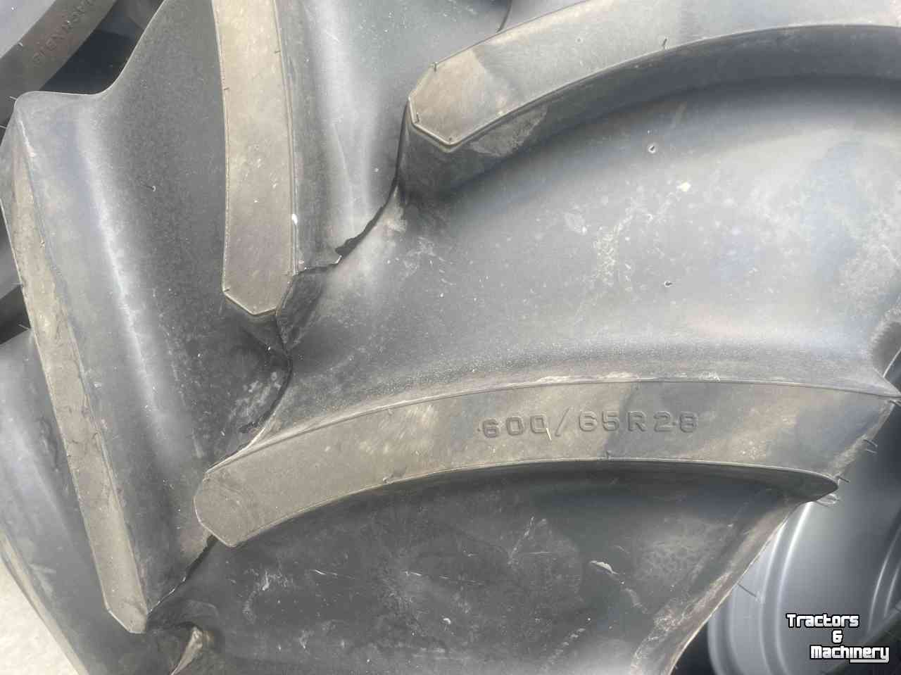 Räder, Reifen, Felgen & Distanzringe Firestone 650/75R38en 600/65R28
