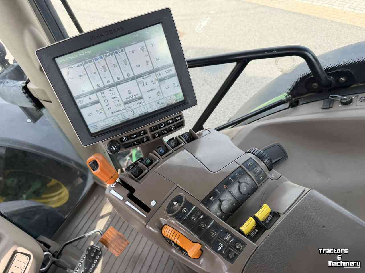 Schlepper / Traktor John Deere 6215R