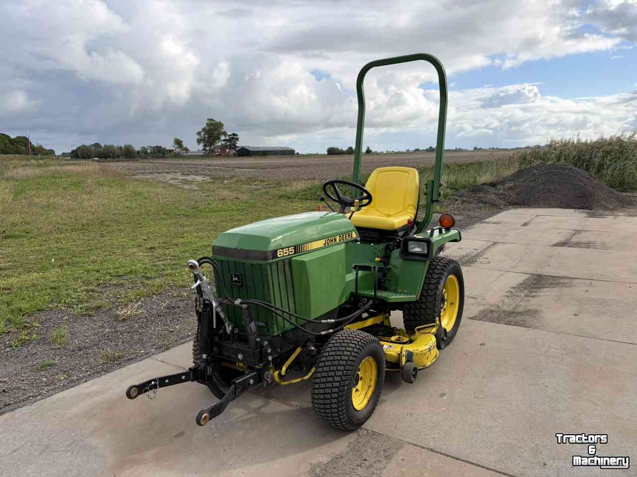 Gartentraktoren John Deere 655 Diesel 4wd met maaidek fronthef en veegmachine