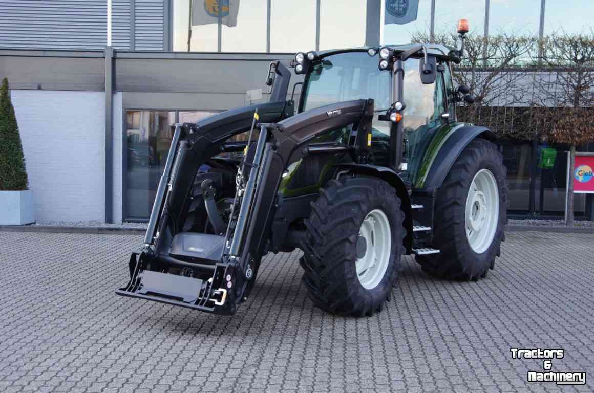 Schlepper / Traktoren Valtra G125