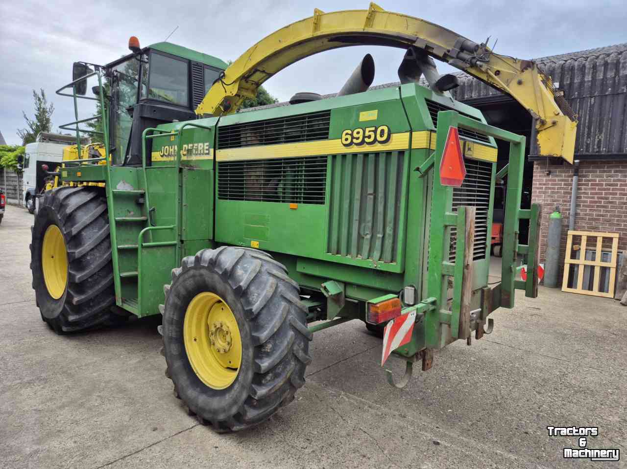 Feldhäcksler John Deere 6950 met motor probleem/with Engine problem