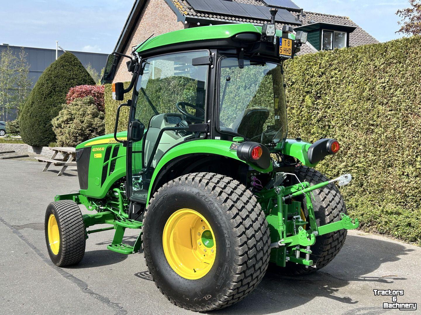 Obsttraktor John Deere 4066R