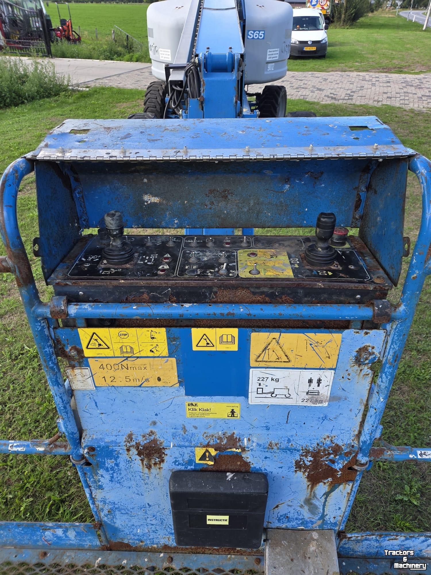 Scherenarbeitsbühnen  Genie S-65 met nieuwe Va- keuring Gereserveerd