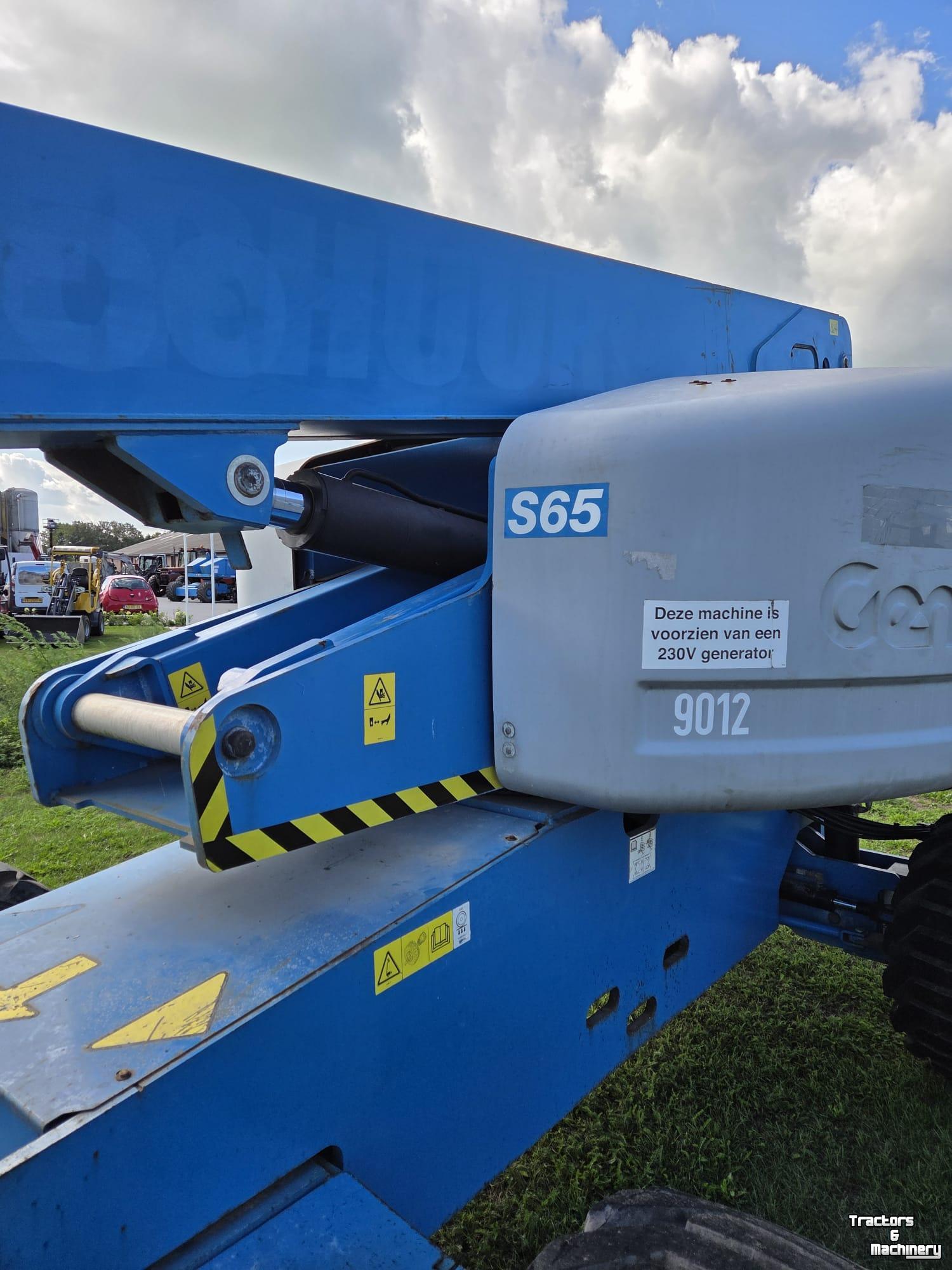 Scherenarbeitsbühnen  Genie S-65 met nieuwe Va- keuring Gereserveerd