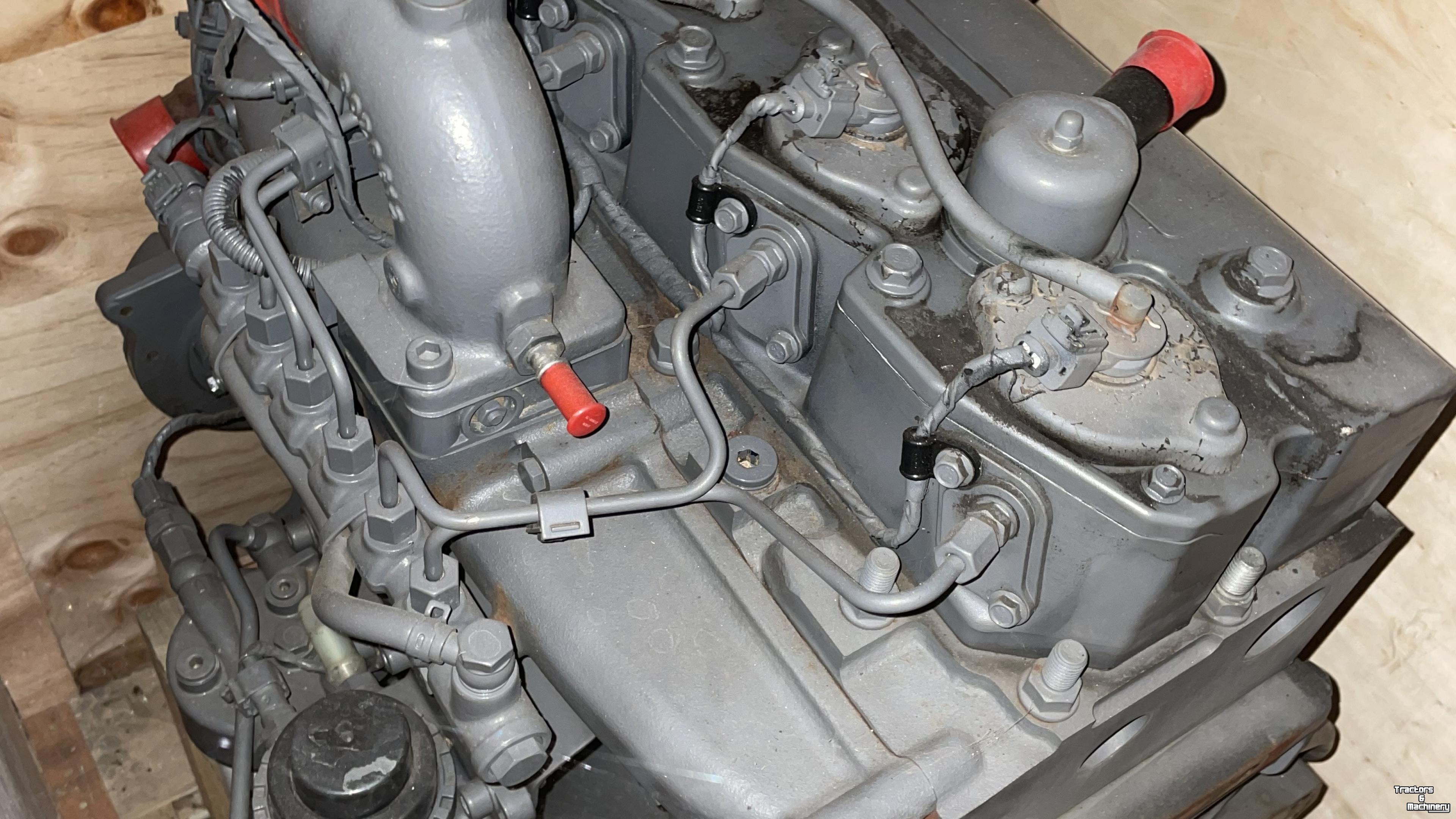 Diverse Gebrauchte Teile Massey Ferguson 5613 MOTORBLOK