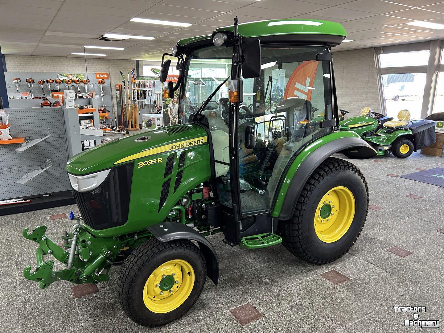 Obsttraktor John Deere 3039R