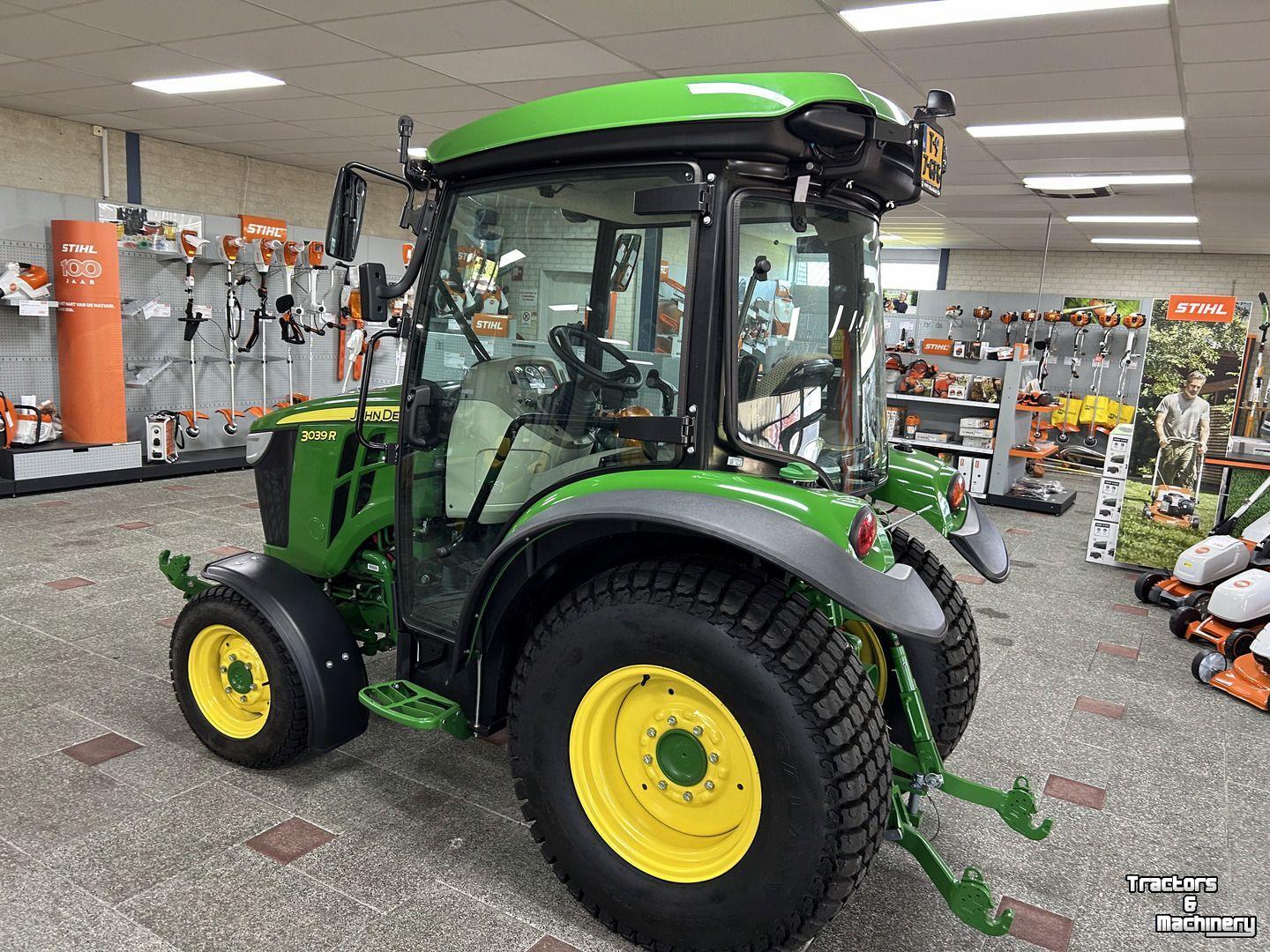 Obsttraktor John Deere 3039R