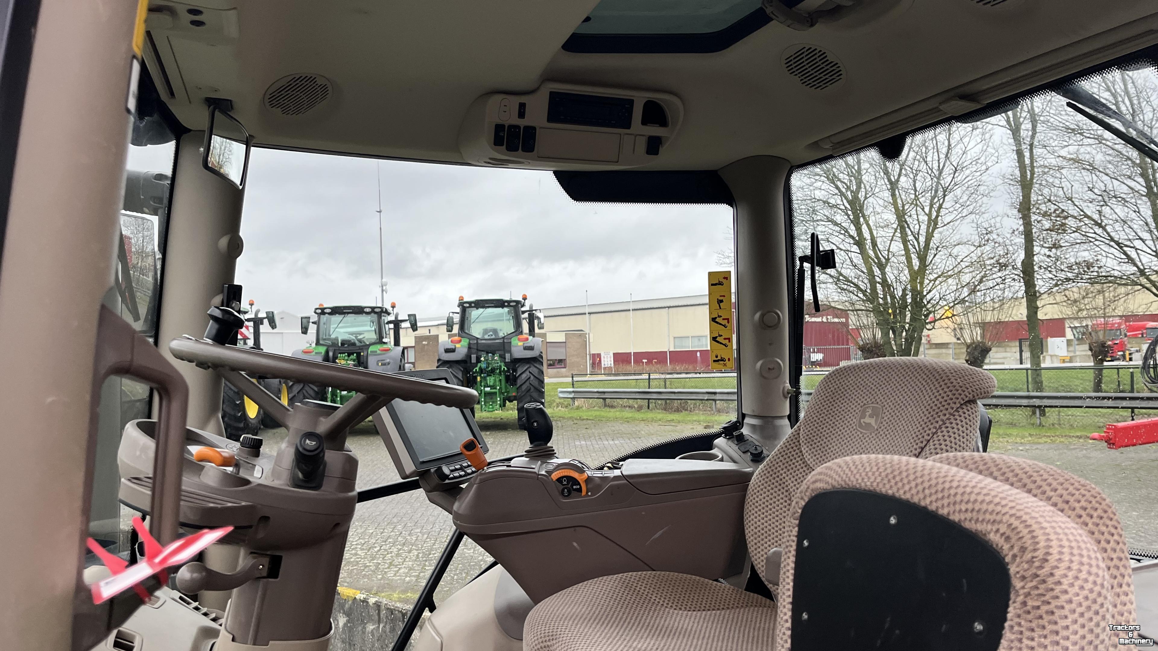 Schlepper / Traktor John Deere 6215R