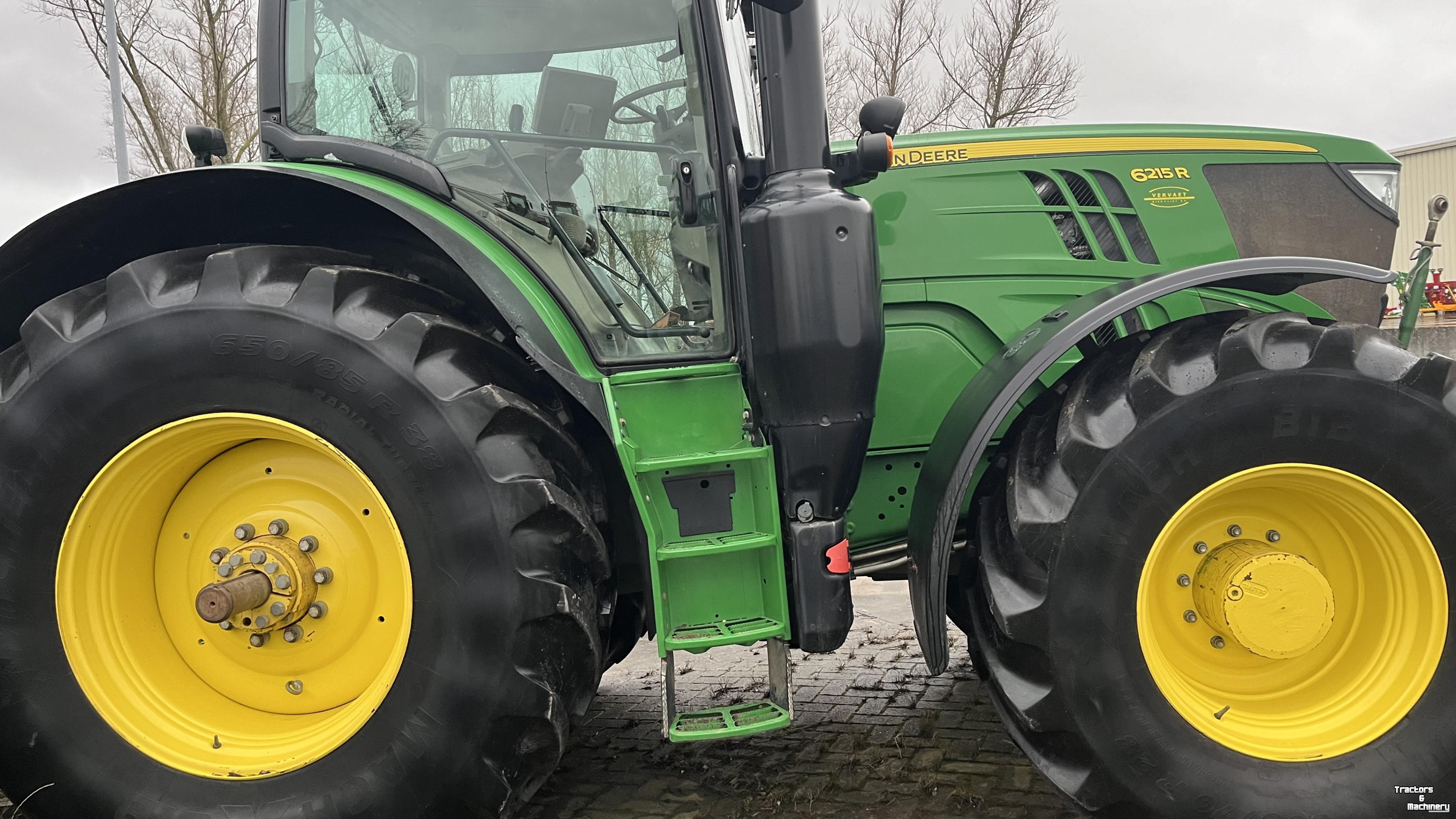 Schlepper / Traktor John Deere 6215R