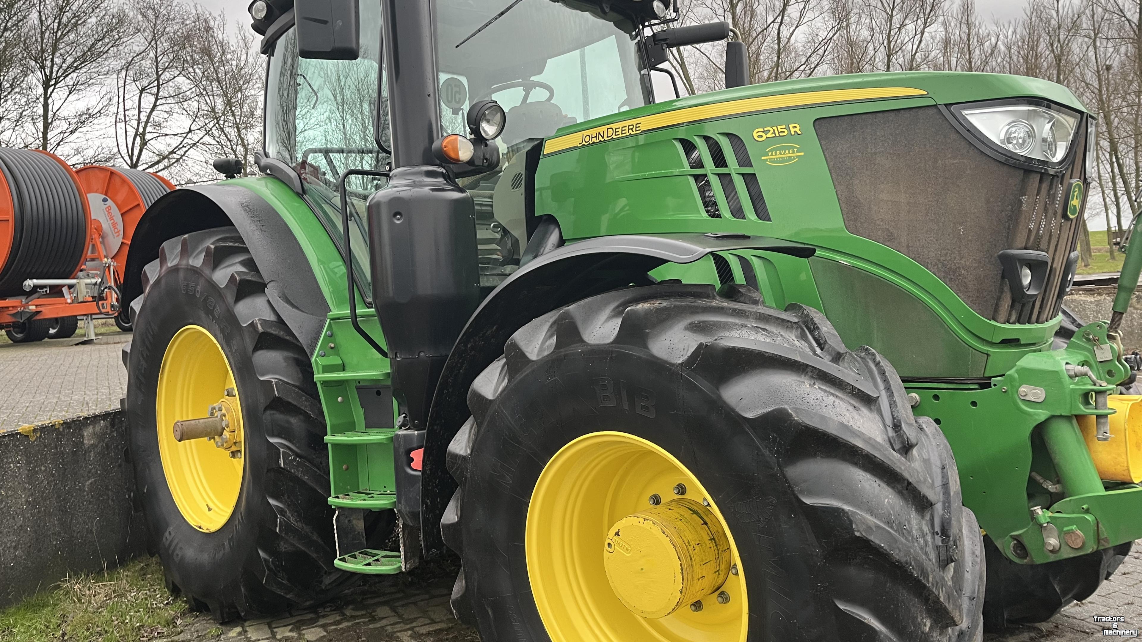 Schlepper / Traktor John Deere 6215R