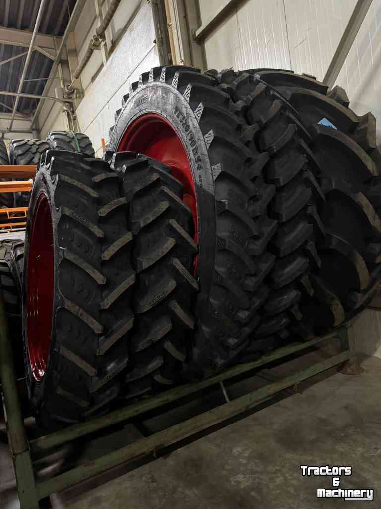 Räder, Reifen, Felgen & Distanzringe  320/90R54 & 320/85R38