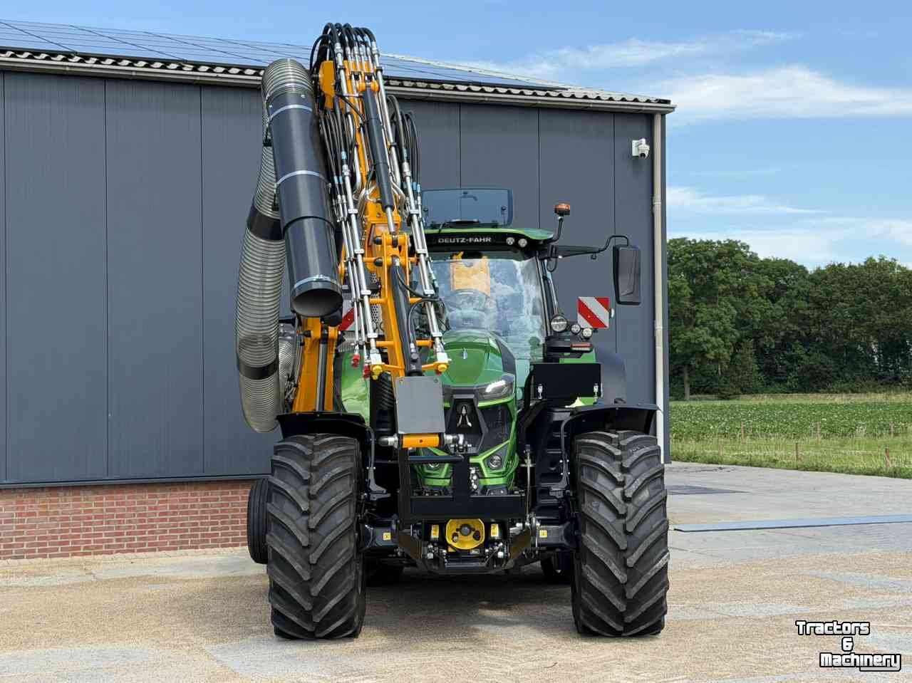 Schlepper / Traktor Deutz-Fahr Agrotron 6230 TTV met Herder Grenadier MBKA 512 LSH