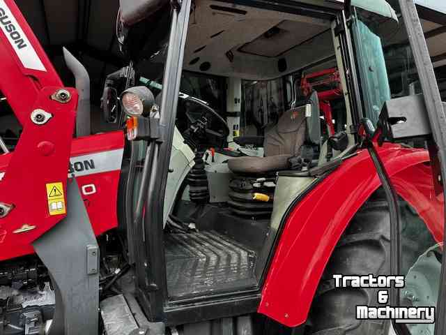 Schlepper / Traktoren Massey Ferguson 5410 Dyna-4