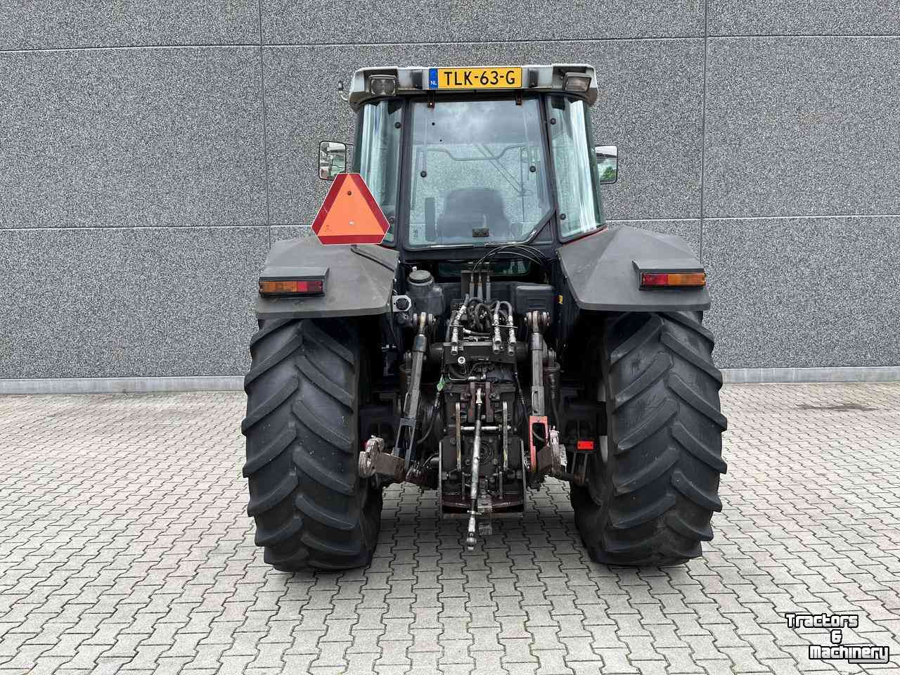 Schlepper / Traktoren Massey Ferguson 8110
