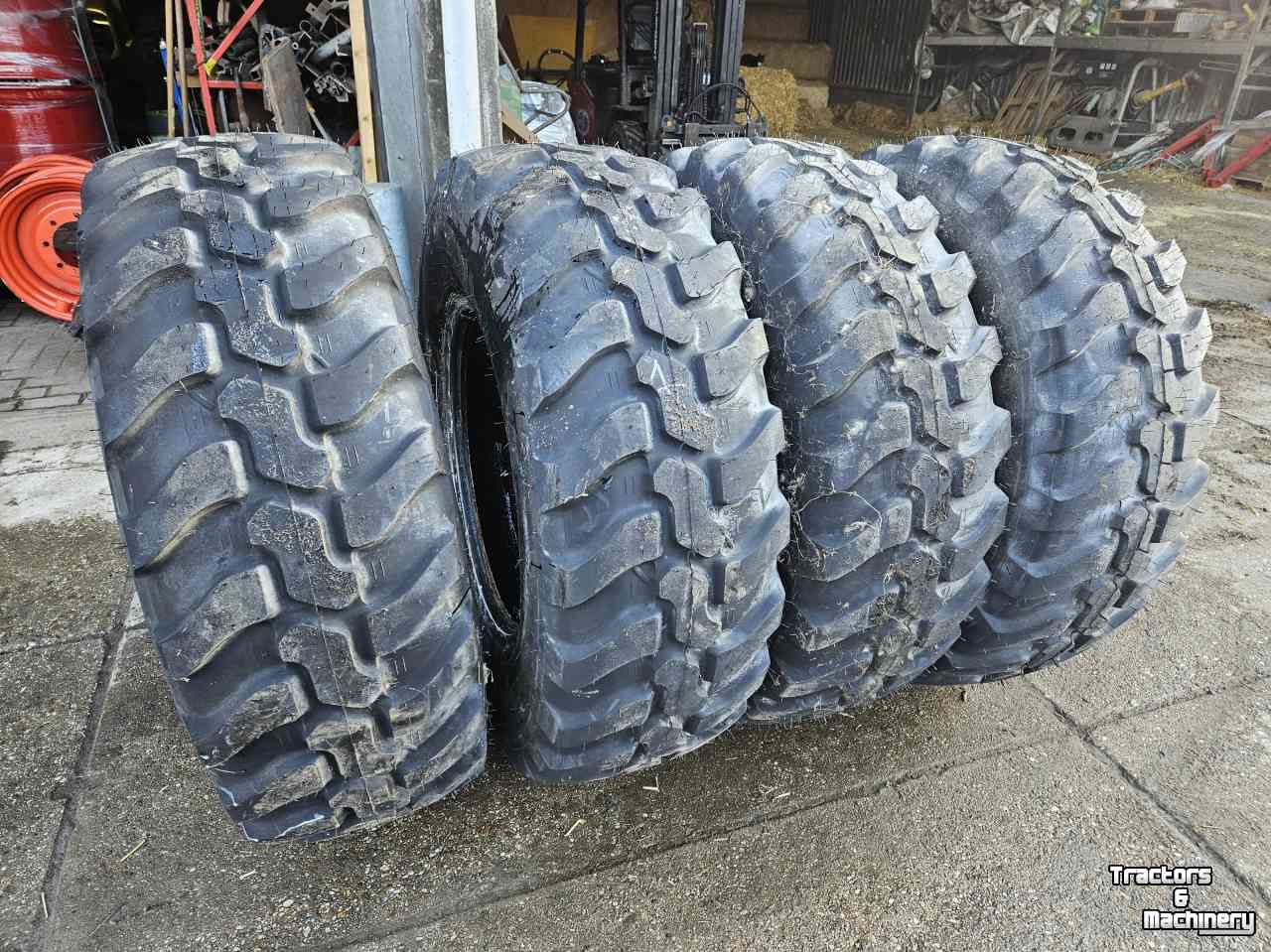 Räder, Reifen, Felgen & Distanzringe Dunlop 405/70R24 SP-T9