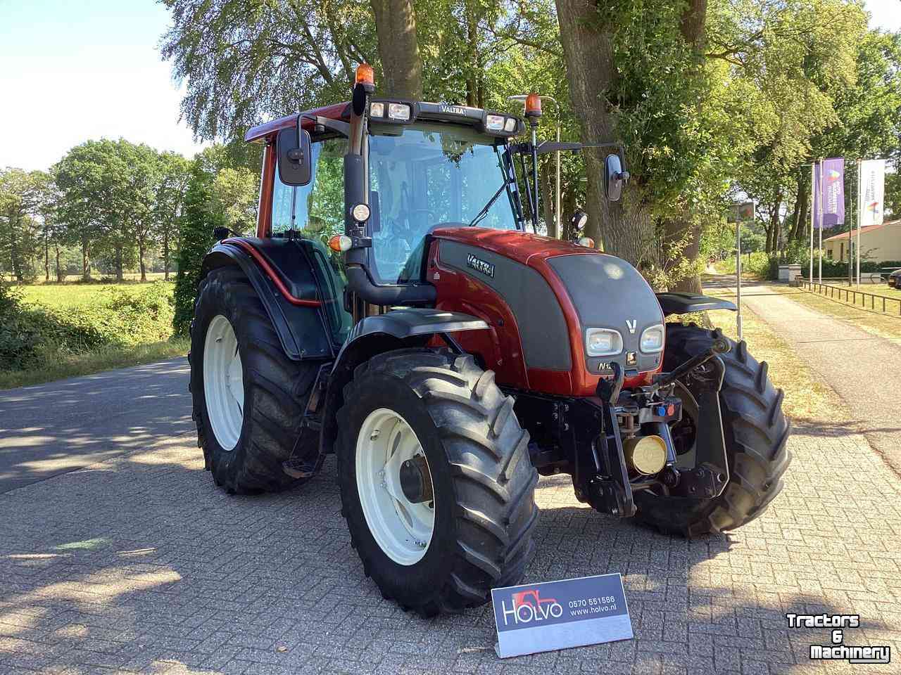 Schlepper / Traktor Valtra N121 H3