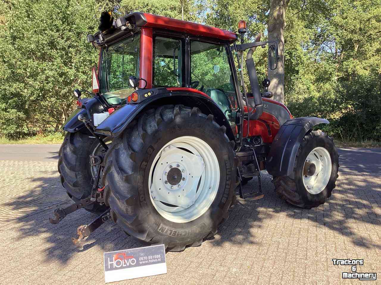 Schlepper / Traktor Valtra N121 H3