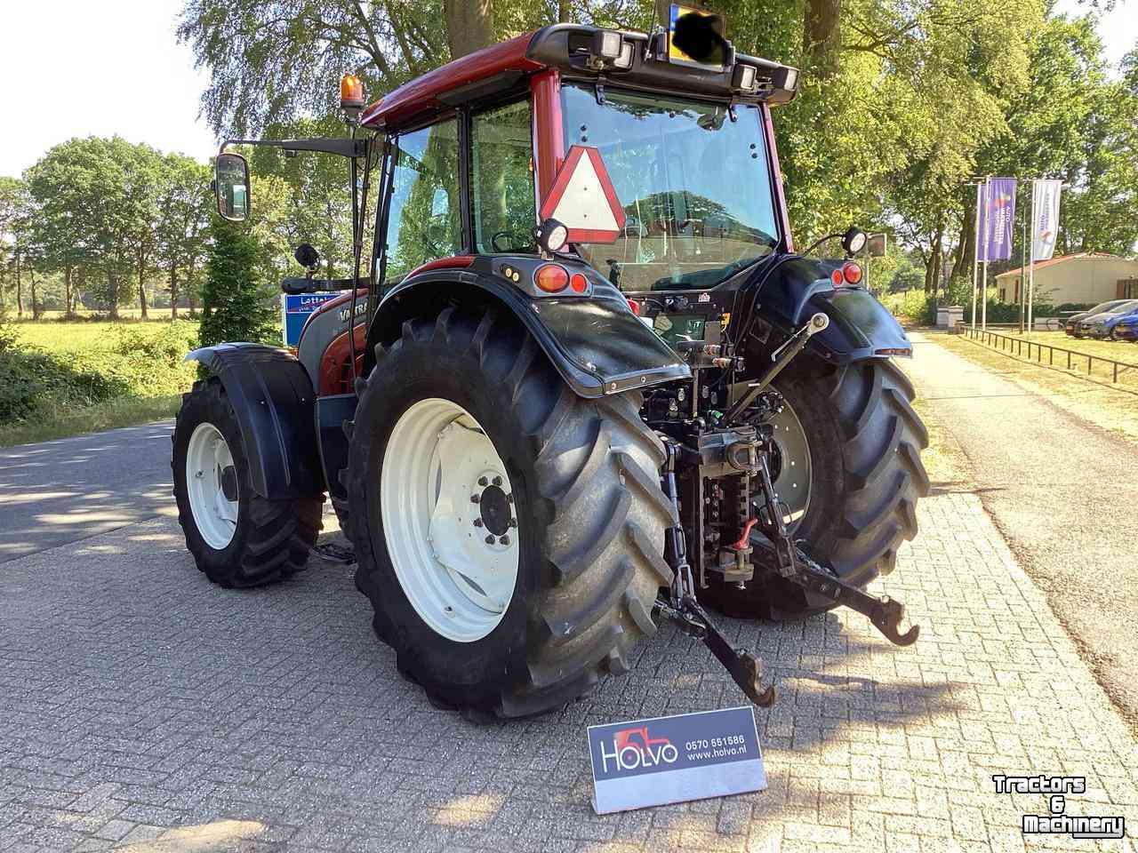 Schlepper / Traktor Valtra N121 H3